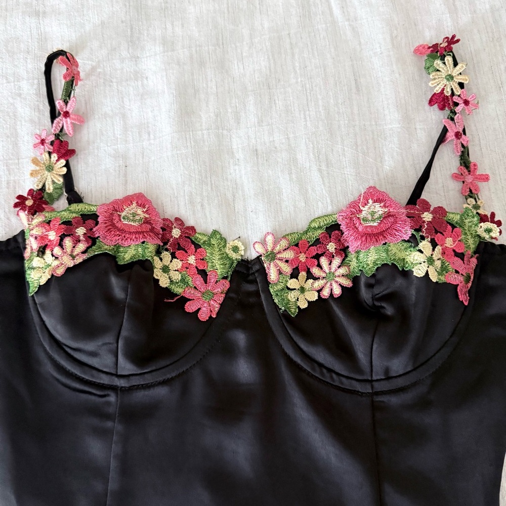 Princess Polly Enchante to Meet You Black Silk Top Size 6 - Picture 2 of 8